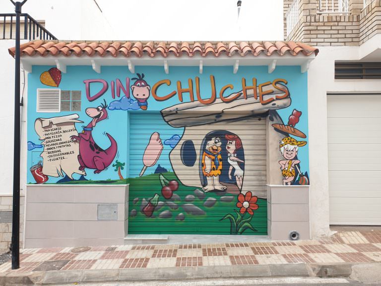 Graffiti en fachadas de locales