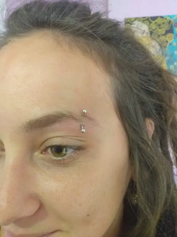 Piercing ceja