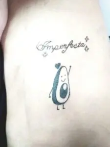 Tatuaje diseño personalizado aguacate