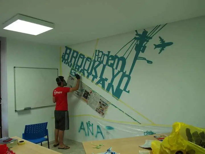 Graffiti en Academia de idiomas temática barrios de Nueva York