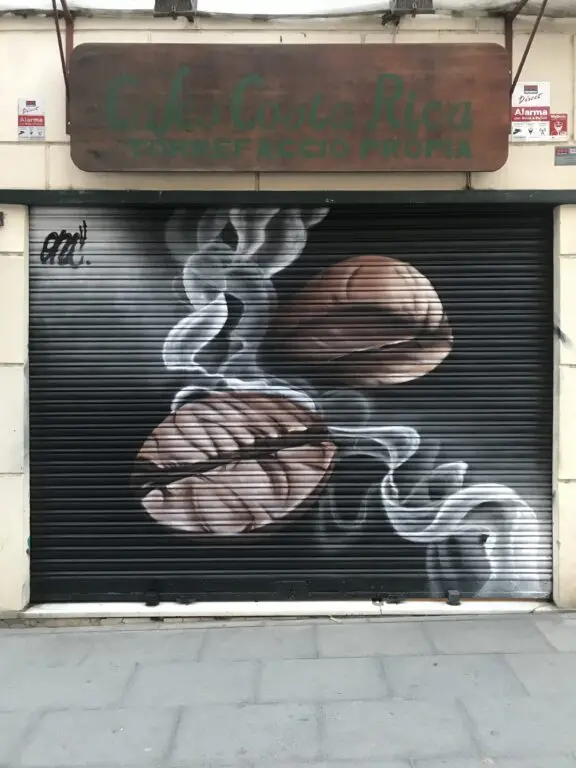 Graffiti en cierre metálico: Gastronomía Italiana Costa Rica, trabajo de MuralONAs