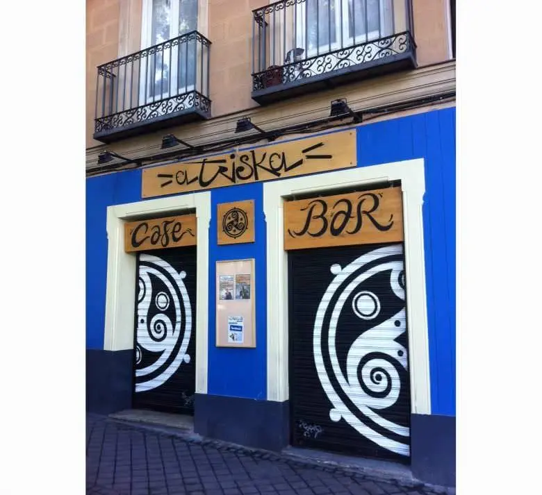 ROTULACION A MANO Y DISEÑO LOGOTIPO.