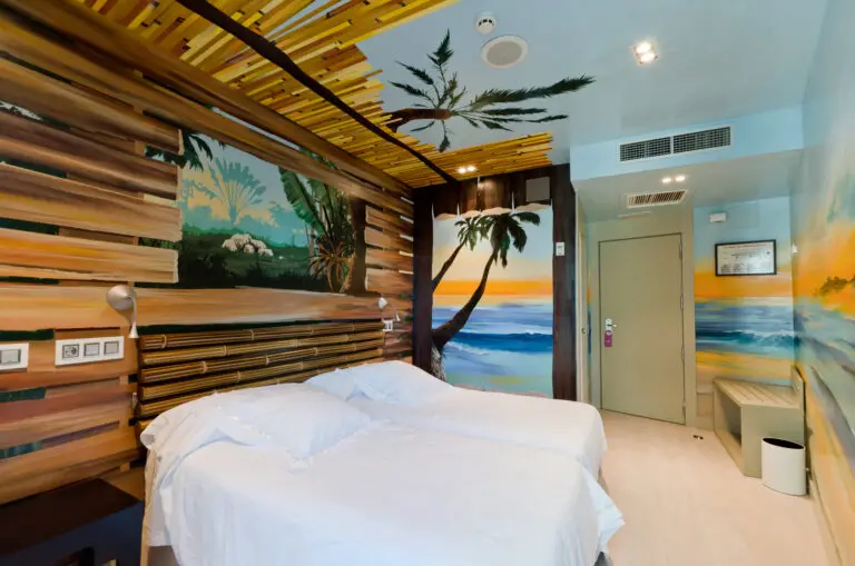 Habitación temática Hotel Santo Domingo, trabajo de Juan Avellano Norte