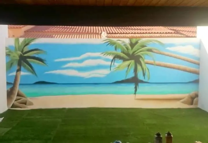 Mural con Paisaje de playa en la terraza, trabajo de Airam Guerra Segura