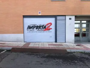 Decoracion de persiana con rotulación a spray
