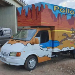 Graffiti decorativo del Correcaminos en una furgoneta