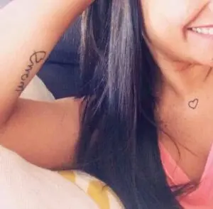 Tattoo corazón minimalista
