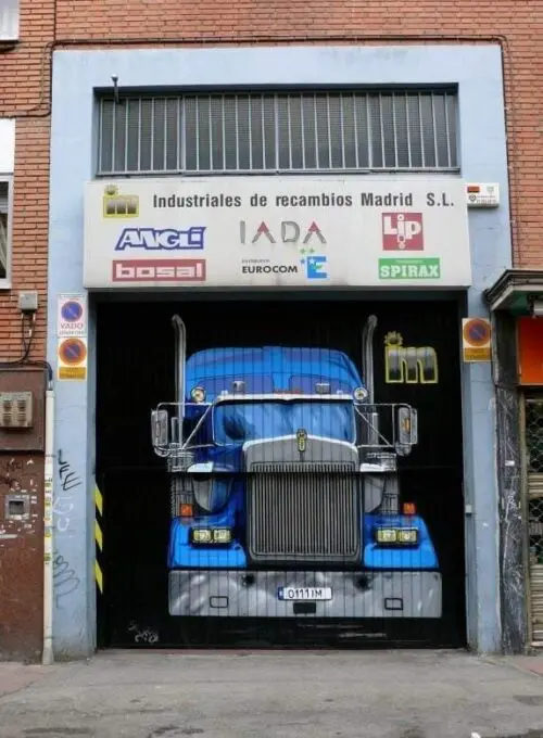 Mural cierre camión realismo