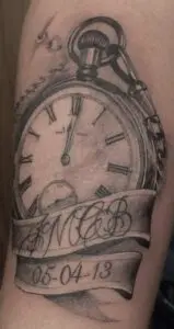 Tatuaje de un reloj de mano