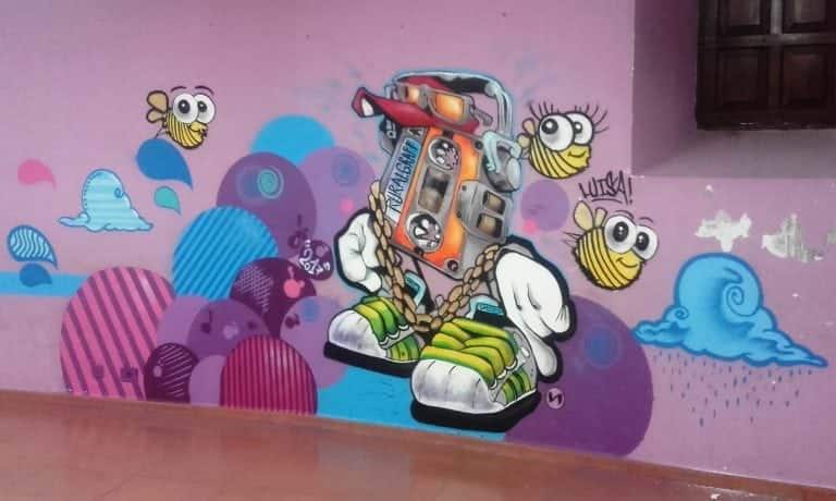 Graffiti cassete casa joven