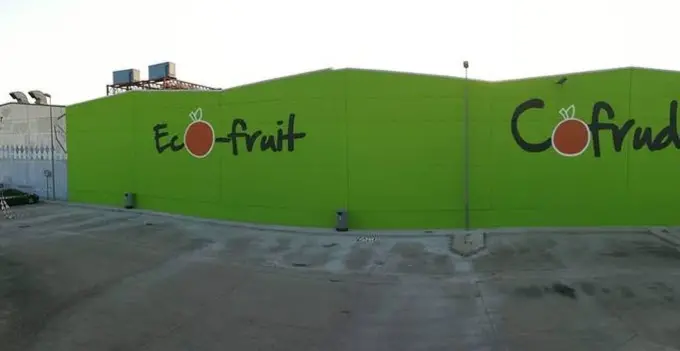 Fábrica con graffiti