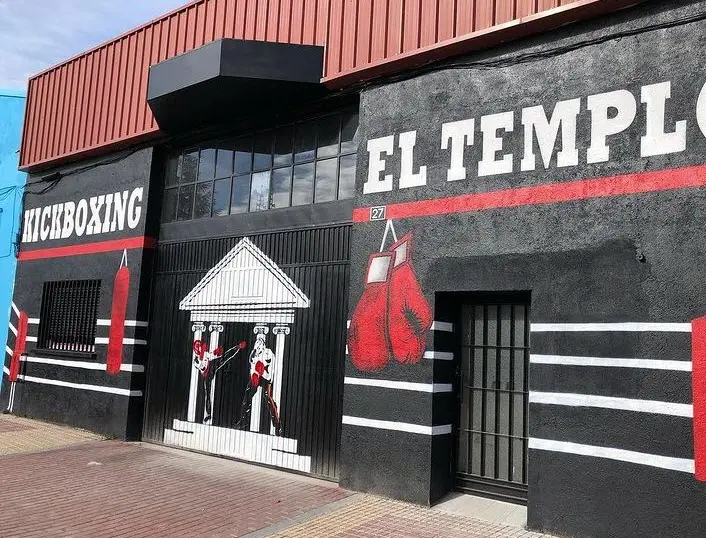 Mural para fachada el templo centro de kickboxing
