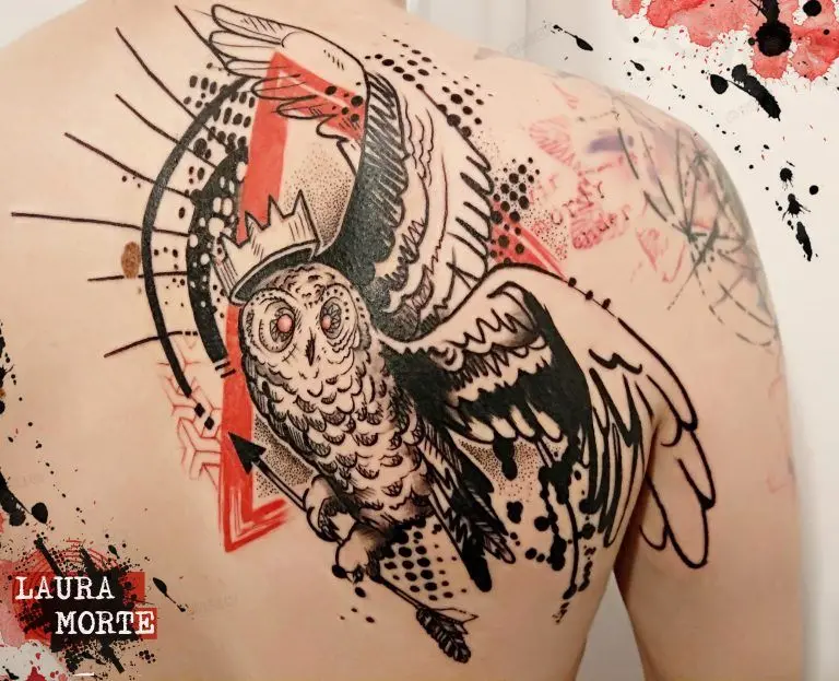 Tattoo de lechuza estilo Trash Polka