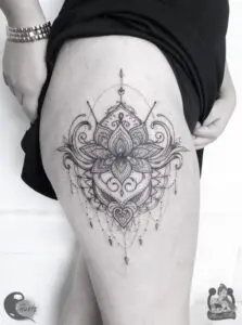 Tatuaje Mandala Cadera