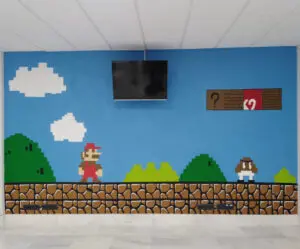 Decoración con mural de Mario Bros