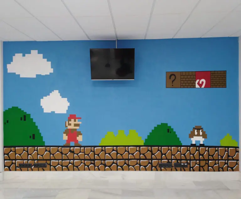 Decoración con mural de Mario Bros, trabajo de LevitArt.mad
