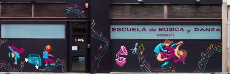 Mural decorativo para academia de música y danza en Pamplona