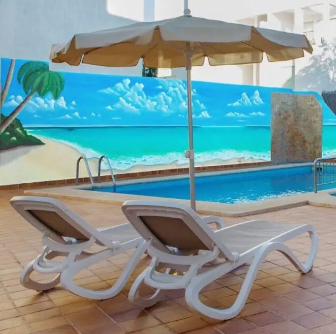 Mural de una playa para el hotel Ses Puntetes.