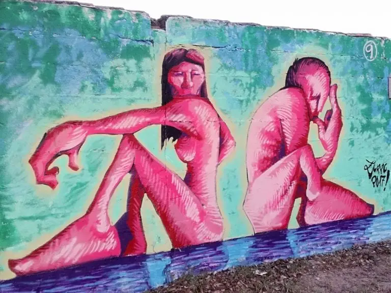 Graffiti chico y chica, trabajo de Alejandro Lorenzana