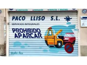 Trabajo de rotulación de dos persianas para empresa Paco Lliso