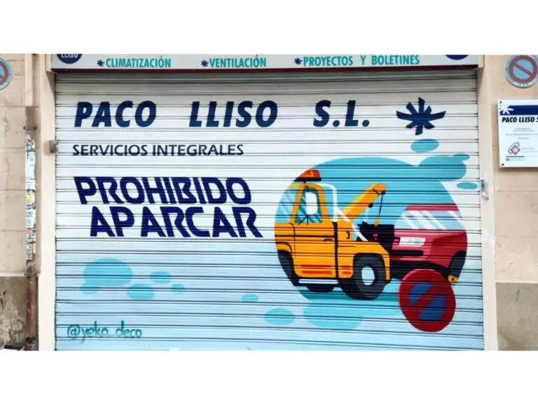 Trabajo de rotulación de dos persianas para empresa Paco Lliso