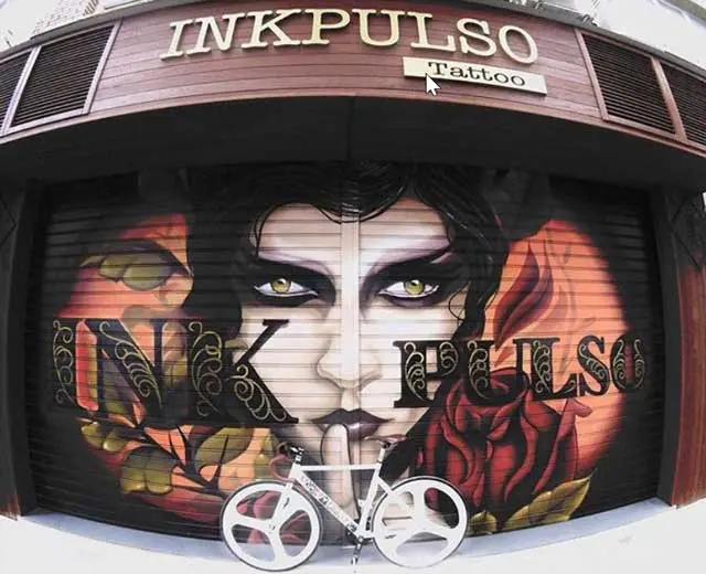 Inkpulso - Persiana del Estudio de Tatuaje