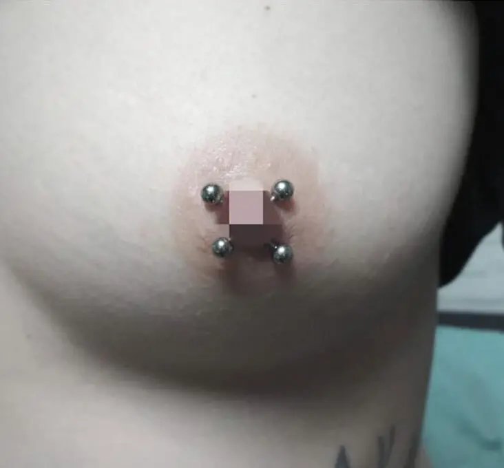 Doble Piercing en el pezón