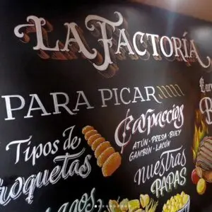 Rotulación a mano de pizarra para restaurante LA FACTORÍA (Huesca)