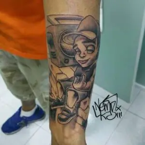 Tatuaje Bboy en el brazo