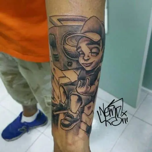 Tatuaje Bboy en el brazo