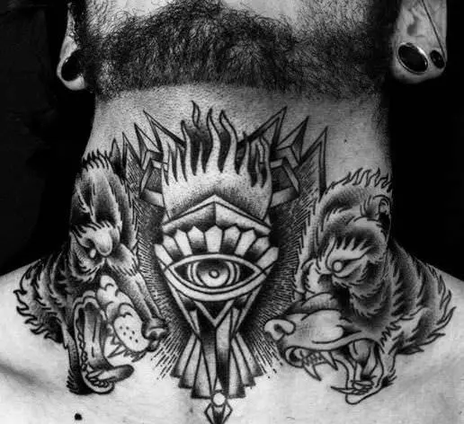 Tatuajes en el cuello