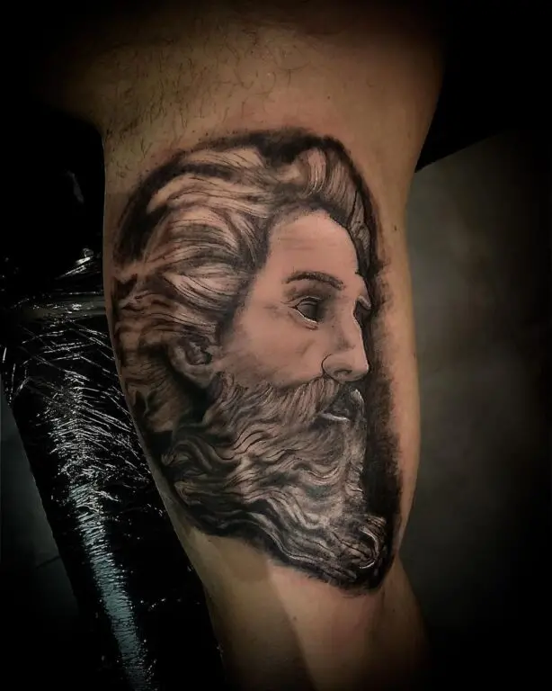 Tatuaje de Poseidón, trabajo de Mare Nostrum Tattoo