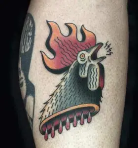 Tatuaje neotradicional gallo