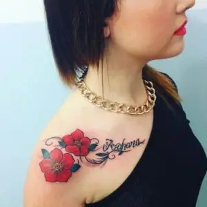 Tatuaje hombro flores