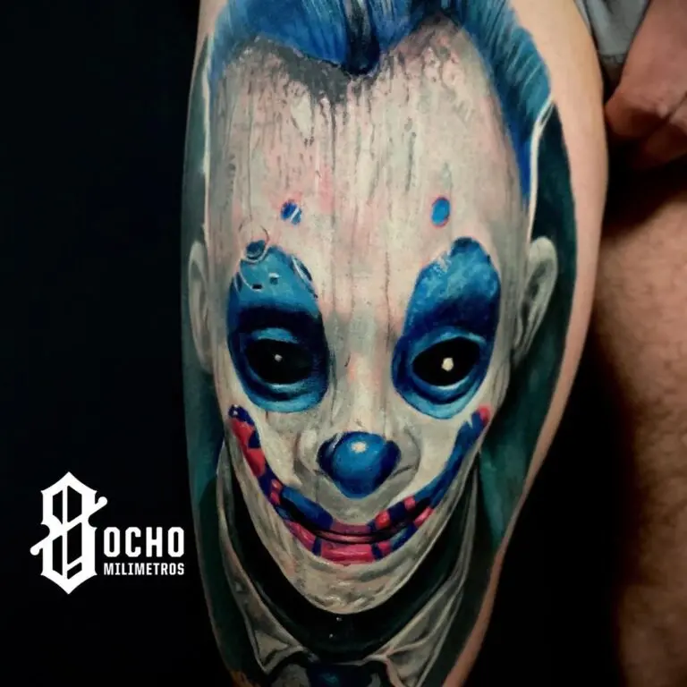 Tatuaje joker, estilo hiper realismo, trabajo de 8 Milímetros Tattoo