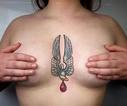 Tatuaje broche neotradicional
