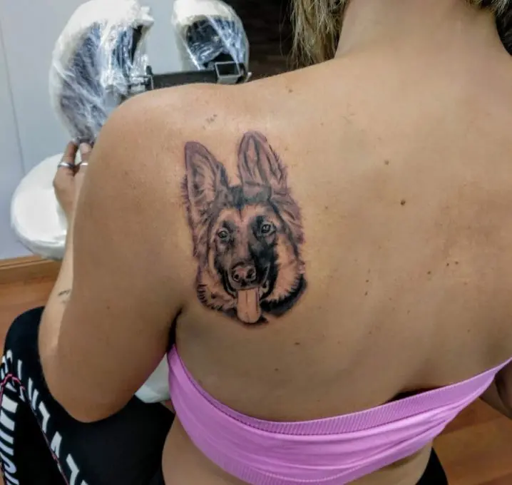 Tatuaje perro, trabajo de Leticia Hidalgo
