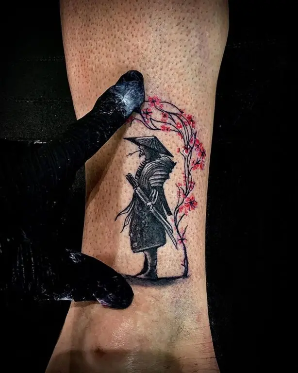 Microtatuaje de un Samurai chino, trabajo de Mare Nostrum Tattoo