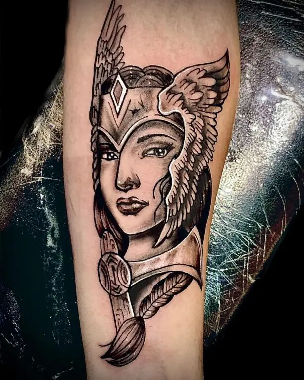 Tatuaje de una Guerrera Vikinga, trabajo de Mare Nostrum Tattoo