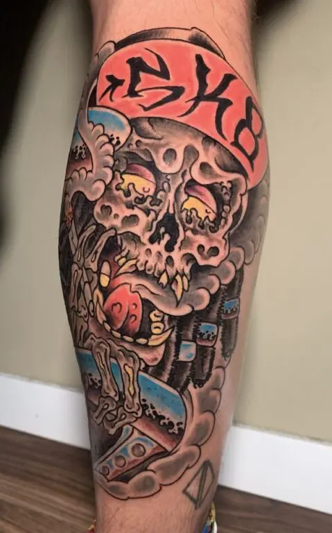 Tatuaje pulpo calavera skater, trabajo de 8 Milímetros Tattoo