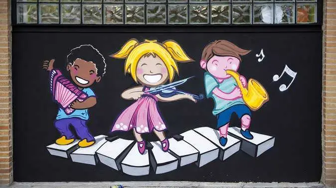 Trabajo de decoración con mural para escuela de baile