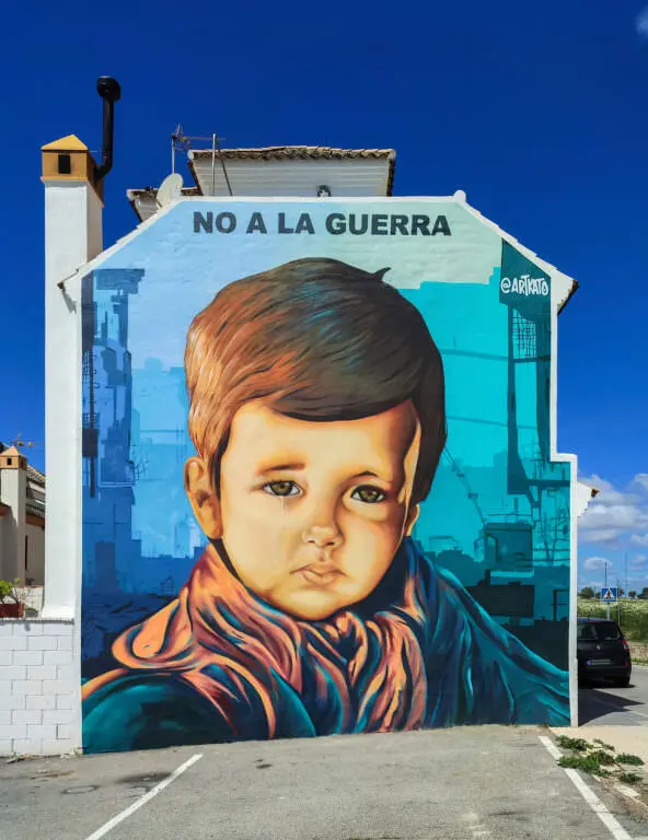 Mural Infancia Robada, trabajo de Kato Art