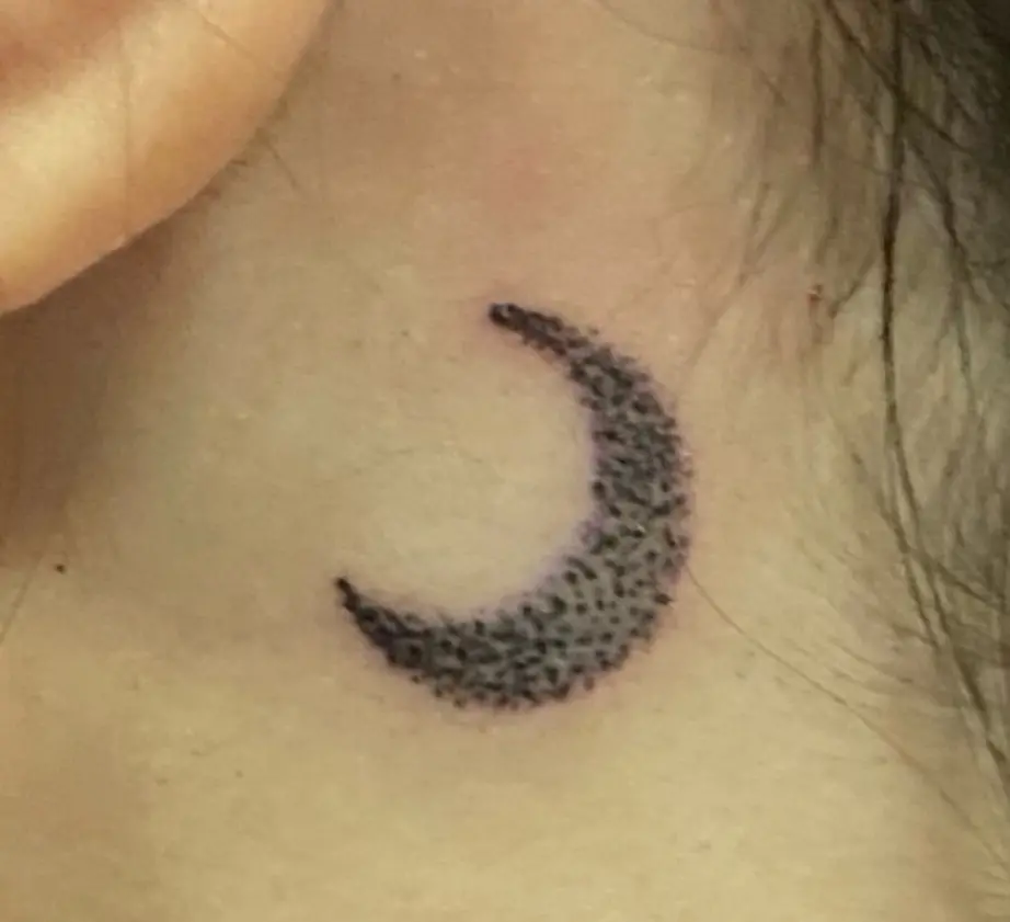 Luna detrás de la oreja