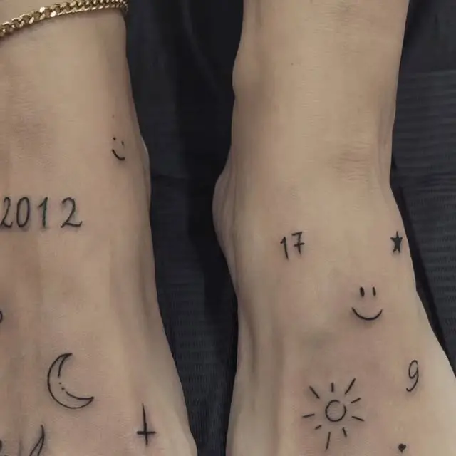 Minitatuajes en los pies, trabajo de Vanir Tattoo