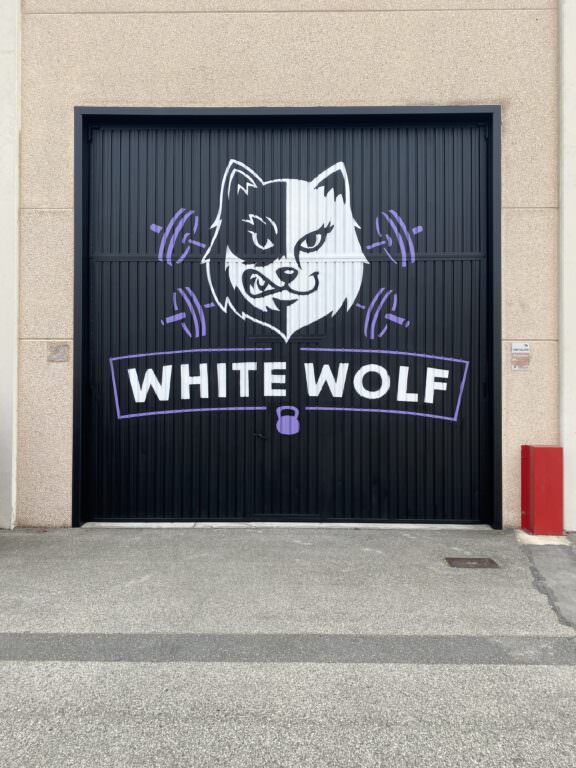Pintura mural en puerta crossfit