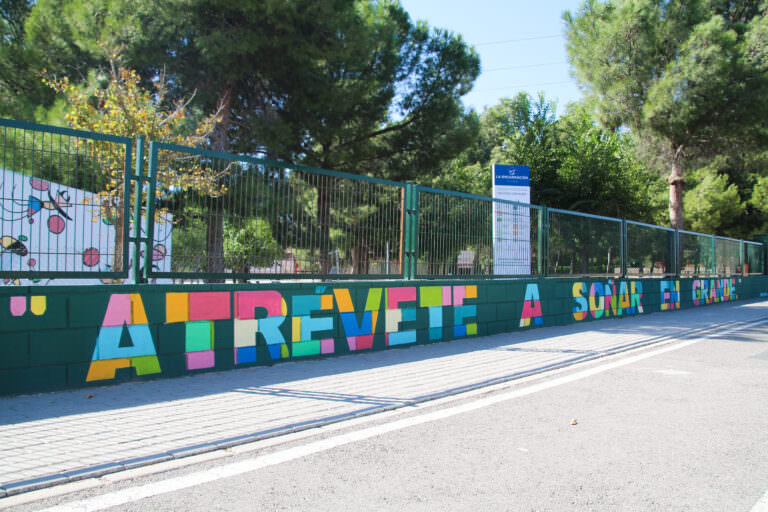 EDUCAR EN VALORES: Mural para el colegio La Encarnación en Villena